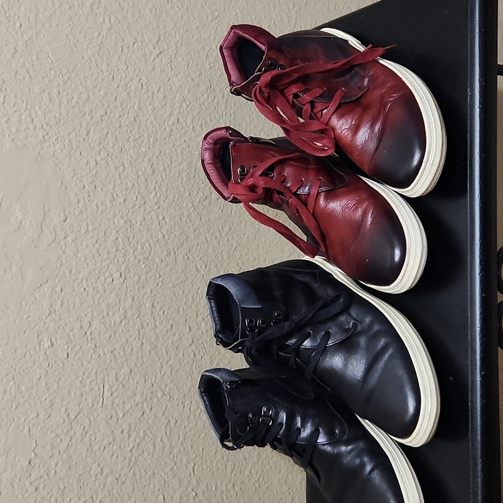 2 pairs of Men's leather side zip up. Size 10   good condition.